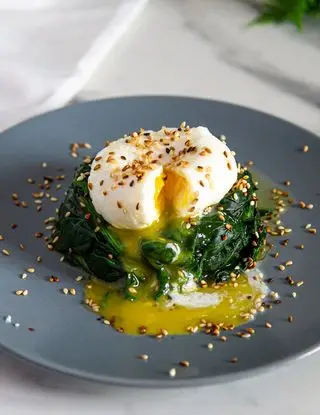 Ricetta Uovo in camicia con spinaci di Magno