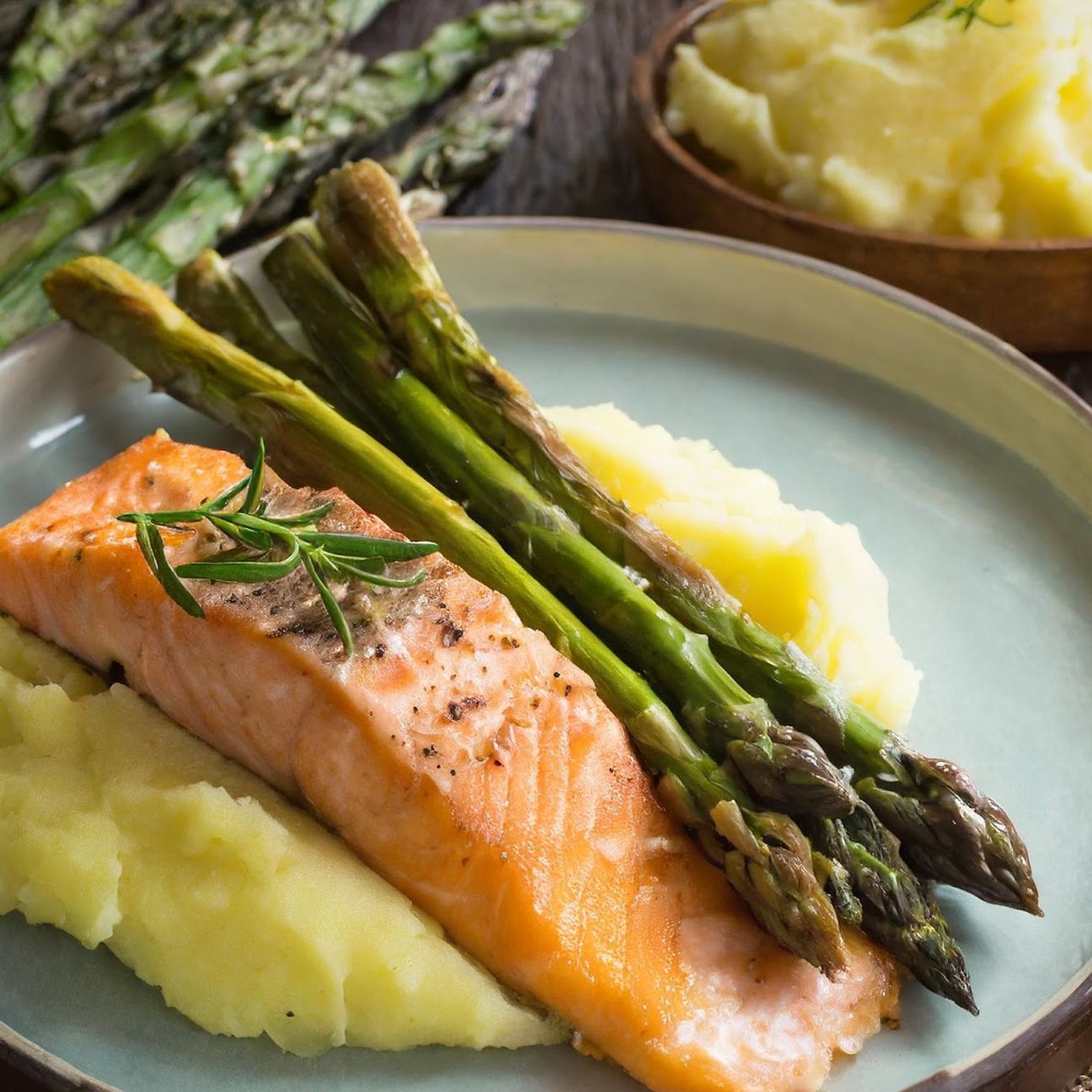 Salmone, purè e asparagi