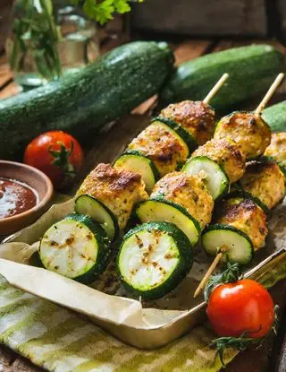 Ricetta Spiedini di zucchine e polpettine di pollo di Magno