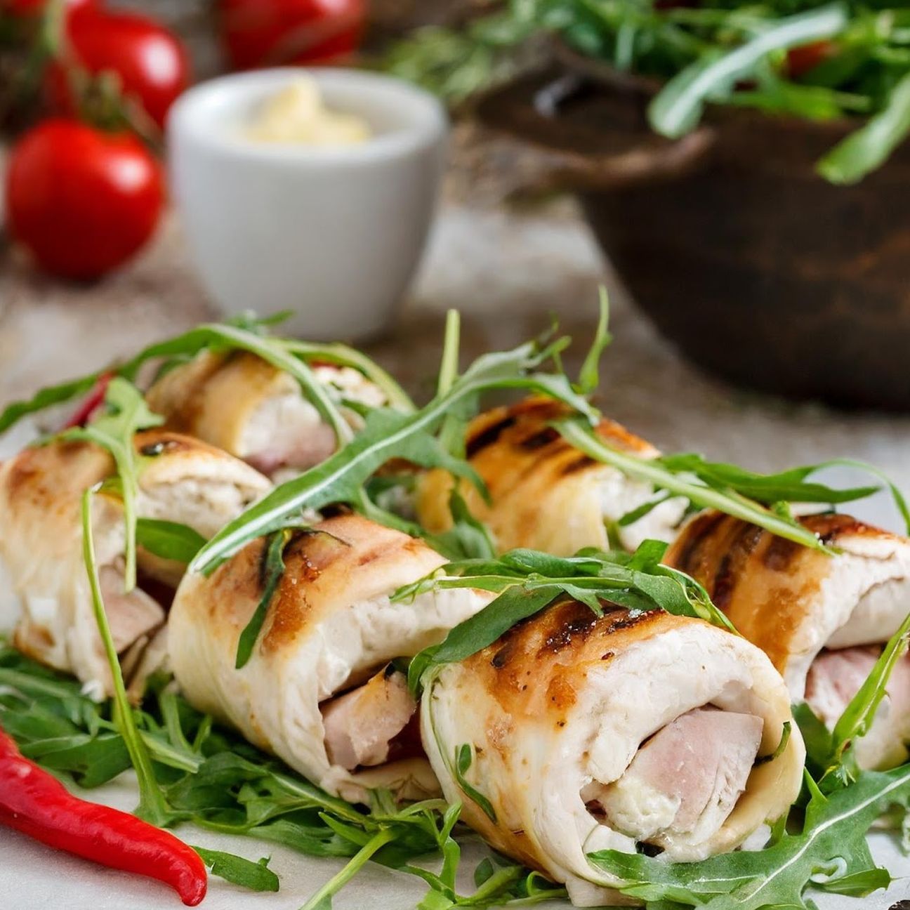 Involtini di pollo con prosciutto e rucola