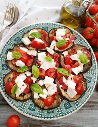 Ricetta Melanzane con pomodorini e feta di Magno