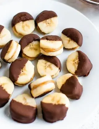Ricetta Banana con burro d’arachidi e cioccolato fondente di Magno