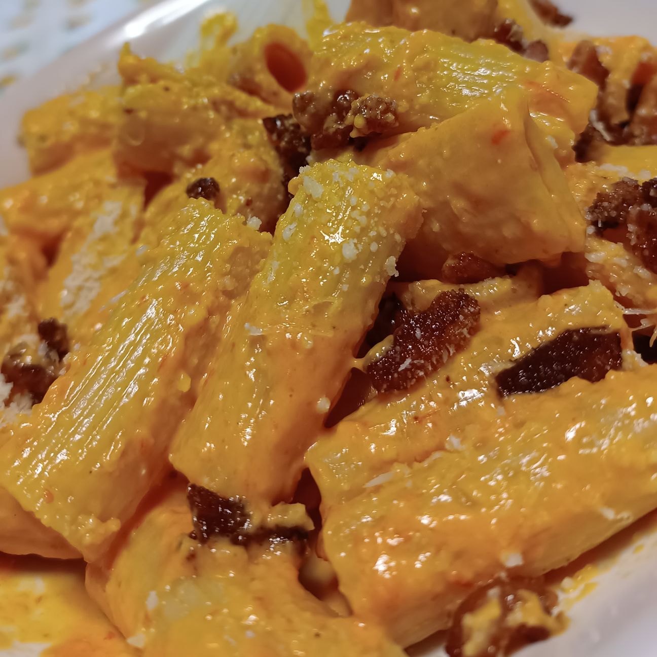 Maniche con crema di Peperoni e Guanciale