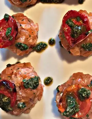 Ricetta Tartare di salmone al profumo di Italia di adacheboona