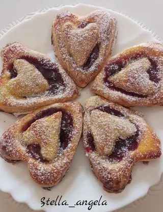 Ricetta Cuori di pasta sfoglia alla marmellata di ciliege di stella._.angela