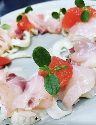 Ricetta Ricciola marinata a secco con pompelmo rosa e finocchio croccante di Chef-Gabriel.Castellana