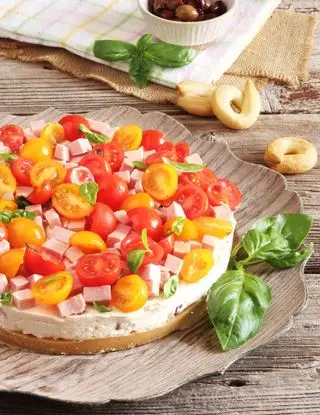 Ricetta Cheesecake salata con cubetti di cotto, olive e pomodorini di saporediarianna