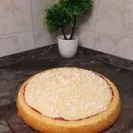 Ricetta Crostata morbida con glassa alle fragole e crema pasticcera 
