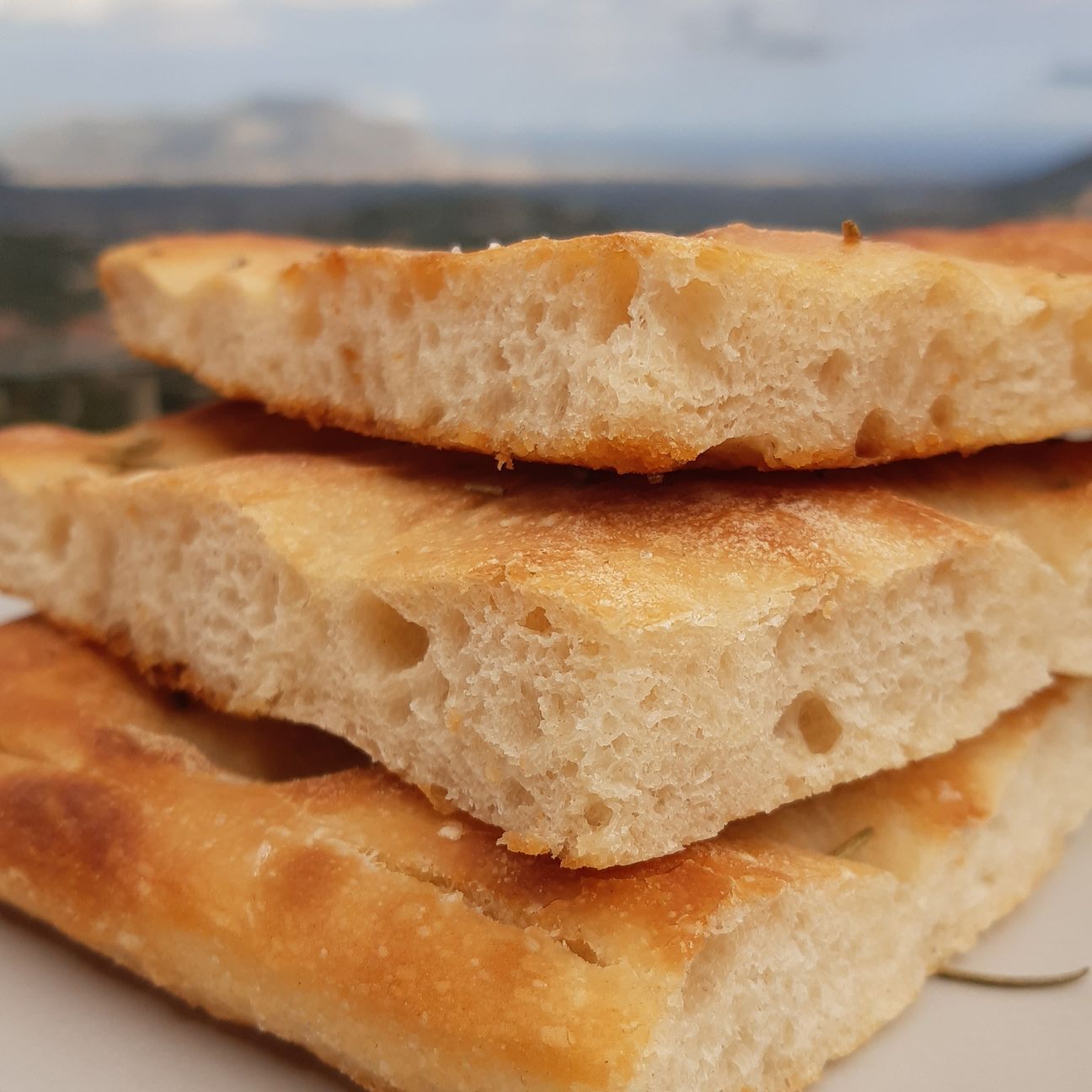 Focaccia semplice e croccante