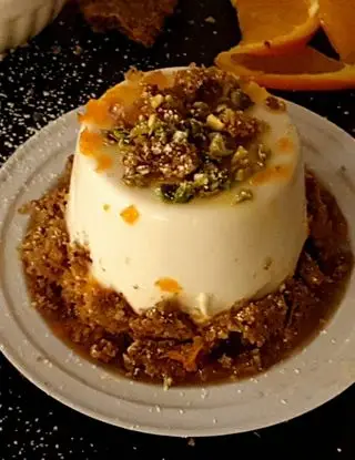 Ricetta Panna cotta veg con caramello arancia e e streusel di pistacchi di Passionidifarro