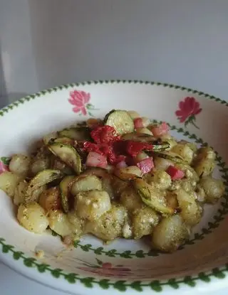 Ricetta gnocchetti con crema di zucchine,pancetta e pomodorini secchi di aboutsof