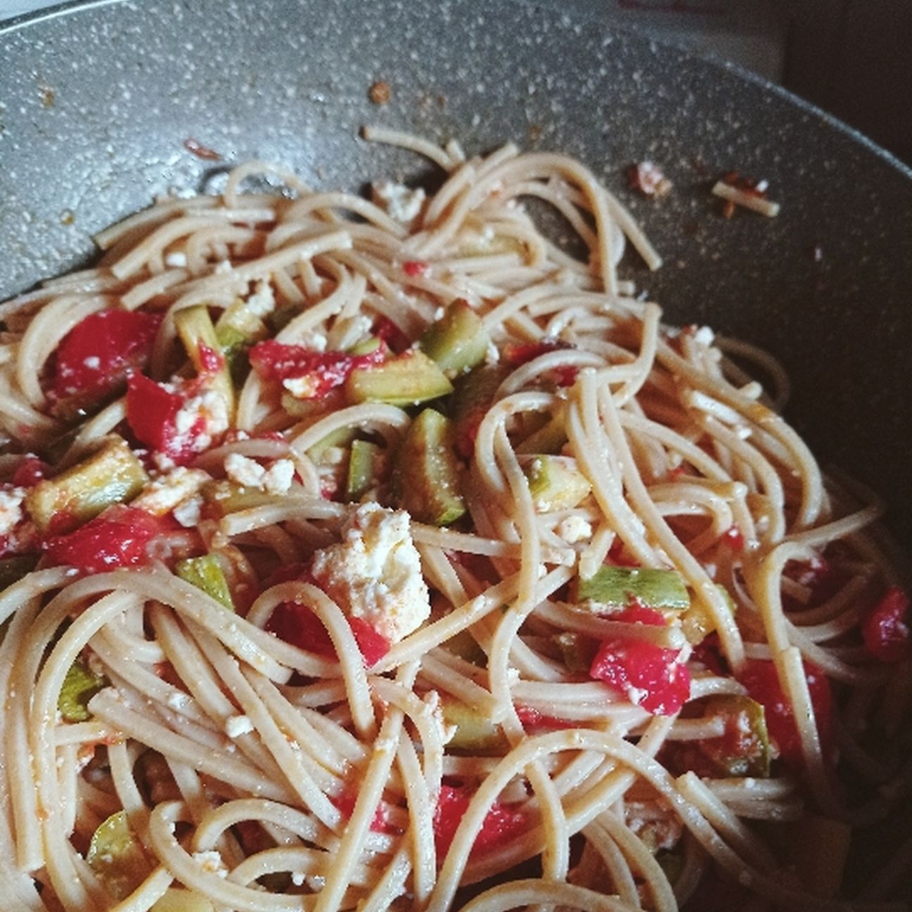spaghetti integrali zucchine,ricotta e pomodorini🤭