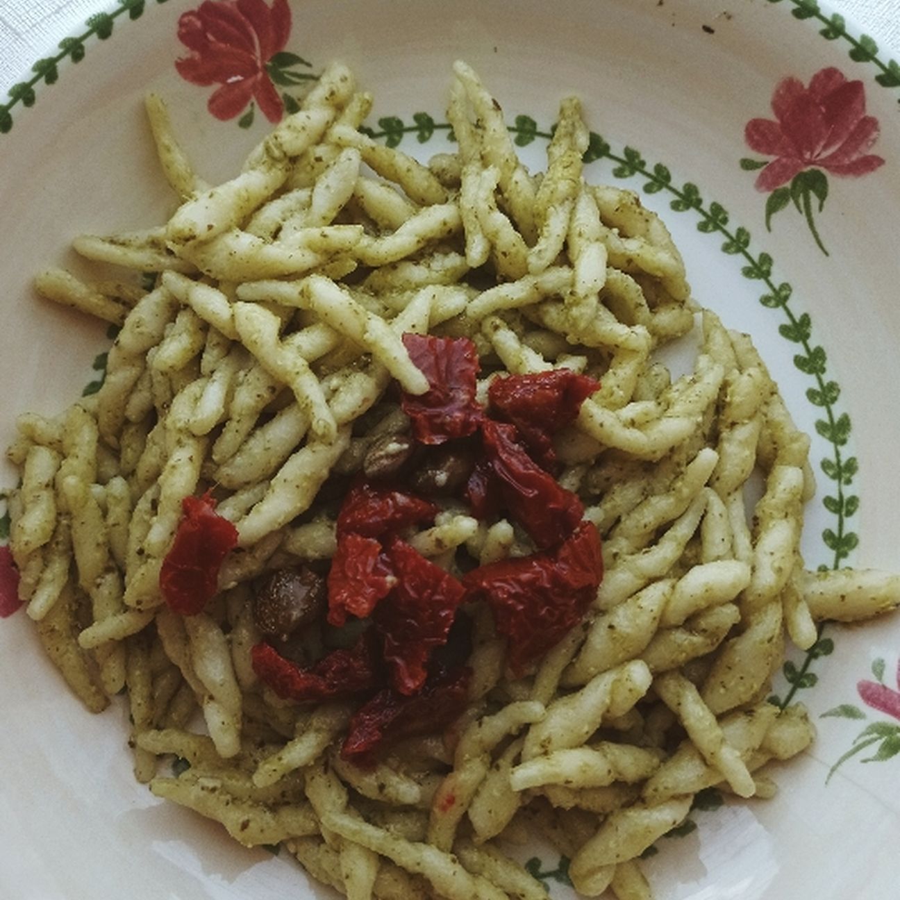 trofie al pesto e pomodorini secchi💚