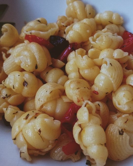 conchiglie olive taggiasche e pomodorini🍅