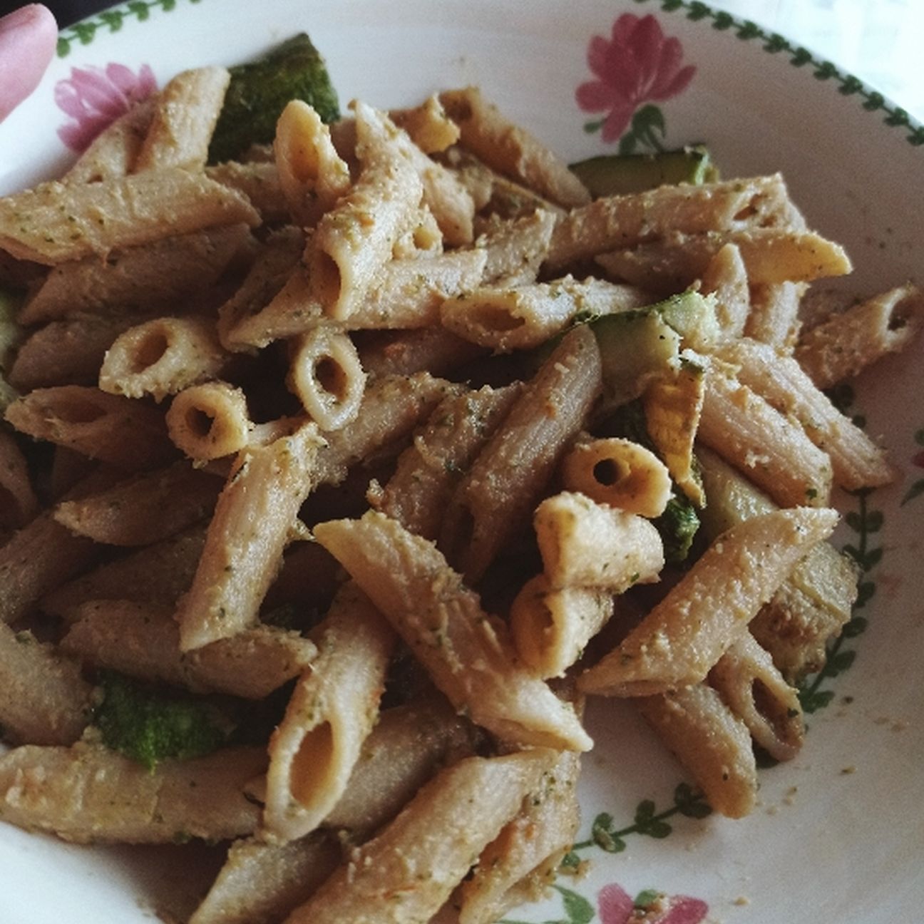 penne integrali al pesto di zucchine e pomodorini secchi💚🙌🏻