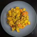 Ricetta Spezzatino di pollo, carote, patate e piselli