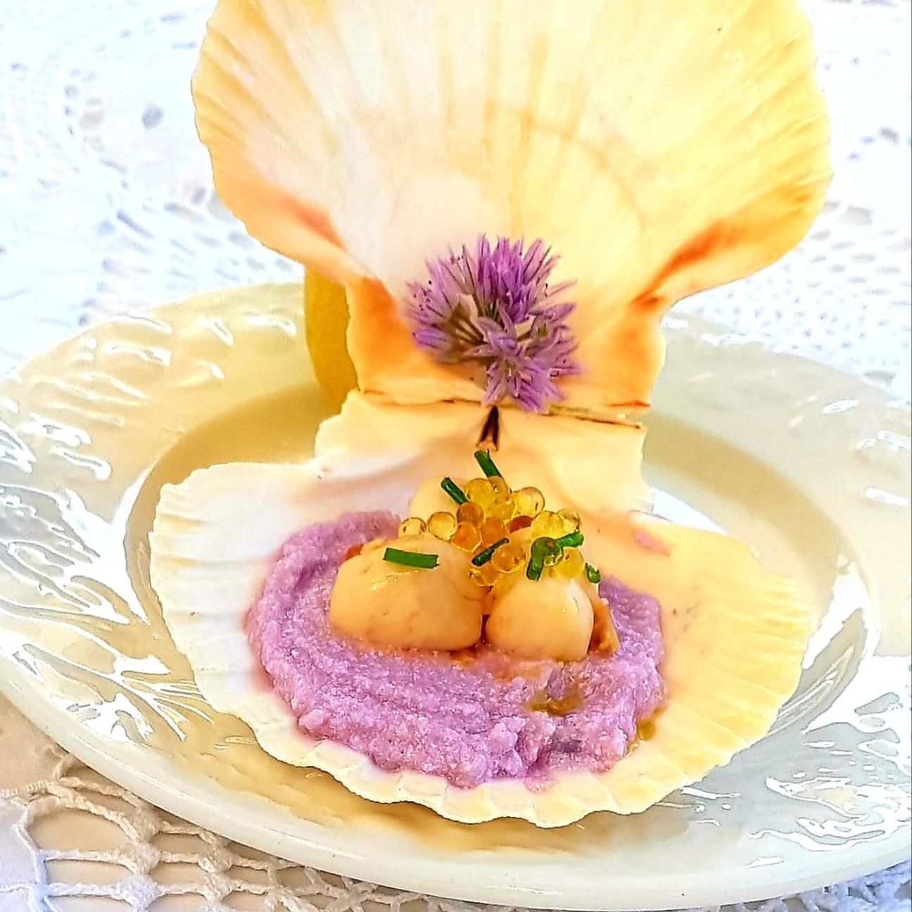 Noci di capesante in salsa di cavolo viola