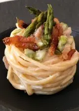 Ricetta Linguine con asparagi cotti a bassa temperatura, guanciale e crema di robiola al limone.