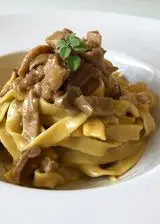 Ricetta Tagliatelle porcini, salsiccia e parmigiano.
