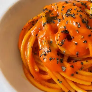 Ricetta Spaghettoni con crema di peperoni