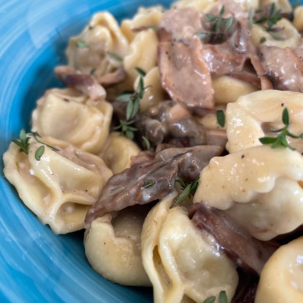 Tortellini di carne brasata, porcini, crema di parmigiano, timo Al.ta