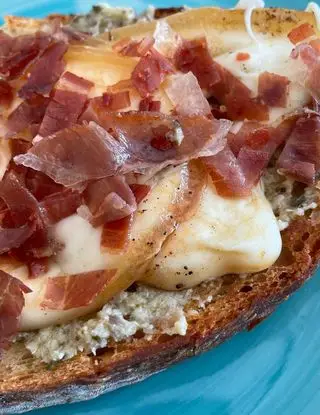 Ricetta Bruschette con crema di carciofi, scamorza affumicata e prosciutto crudo croccante di lomagnafoodblog