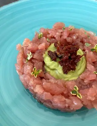 Ricetta Tartare di tonno, avocado mayo e battuto di pomodori essiccati di lomagnafoodblog