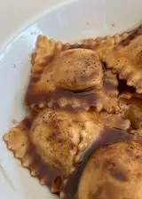 Ricetta Ravioli scamorza e radicchio Fini al fondo di carne