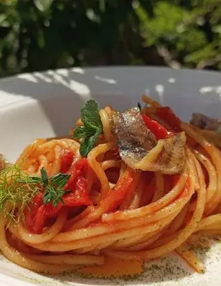 Ricetta Spaghetti alla "Droga Rossa " , Alici e polvere di foglie di limone di marcocarta1995