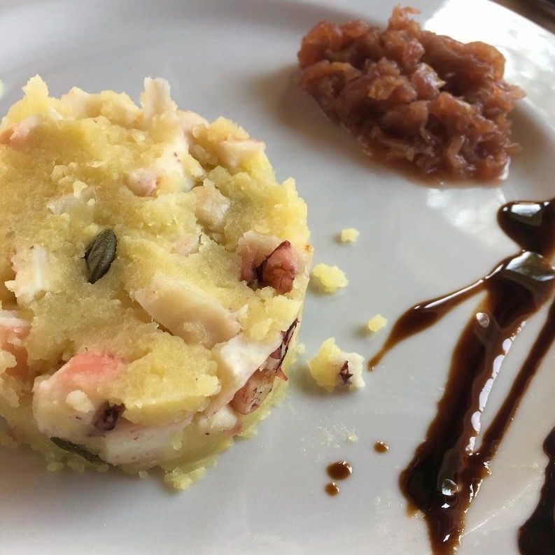 Tortino di polpo e patate con cipolle di Tropea