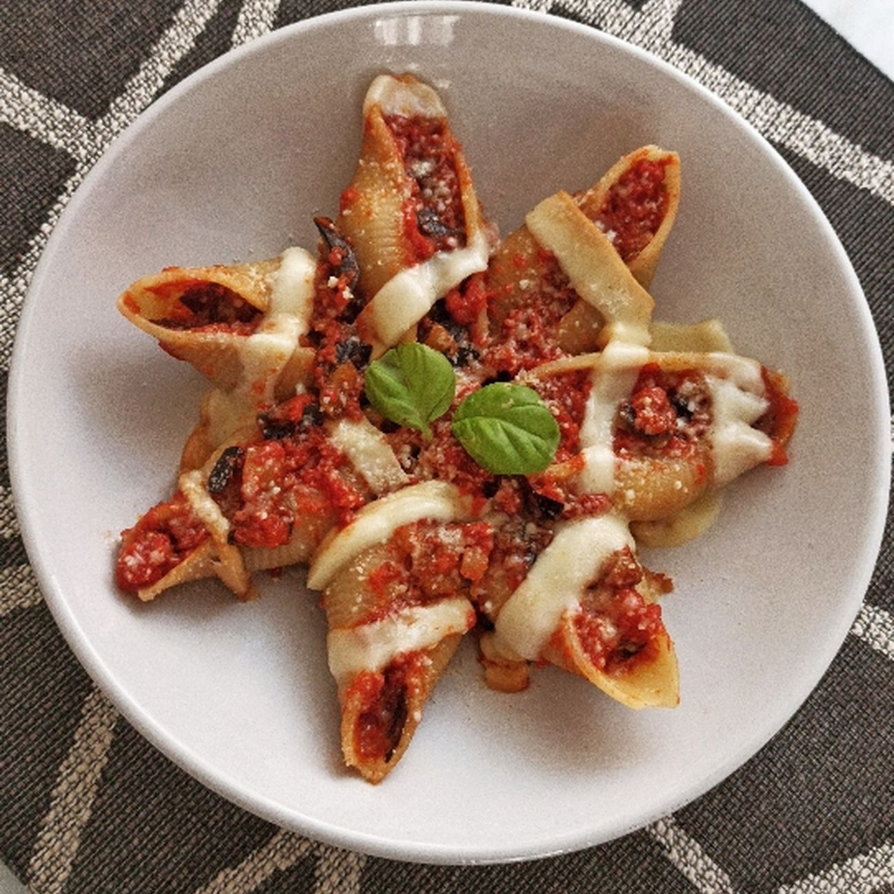 Conchiglioni alle melanzane e scamorza