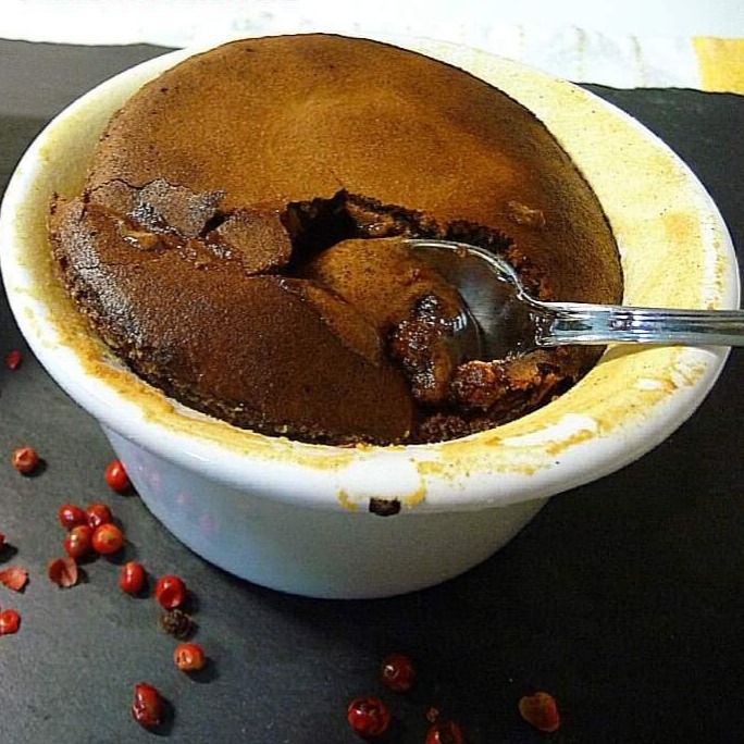 Fondant di cioccolato al peperoncino e pepe rosa