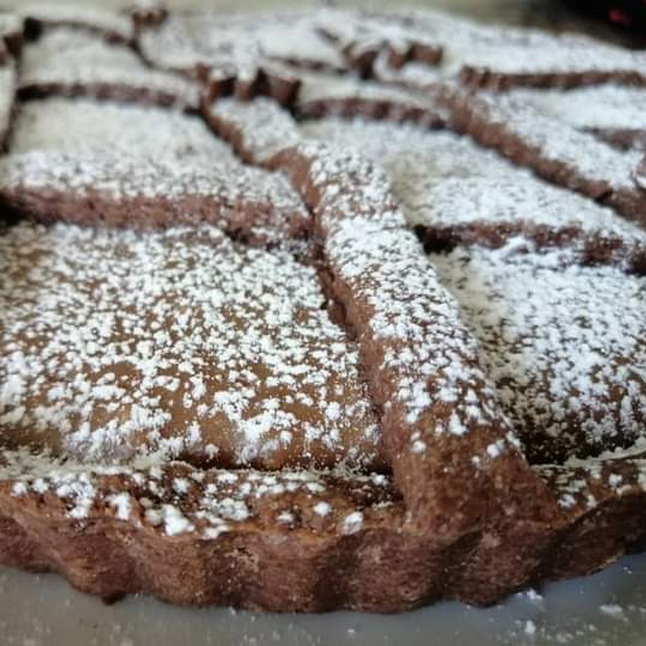 Crostata al cioccolato con crema alla nocciola