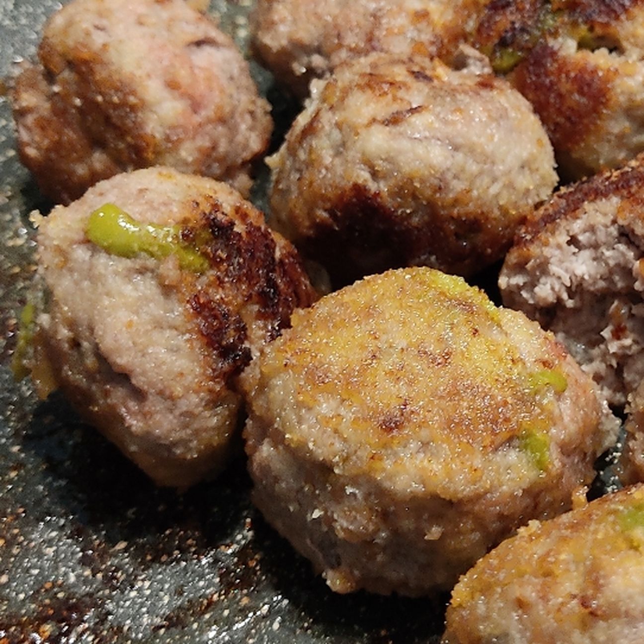Polpette con olive taggiasche e pane grattugiato