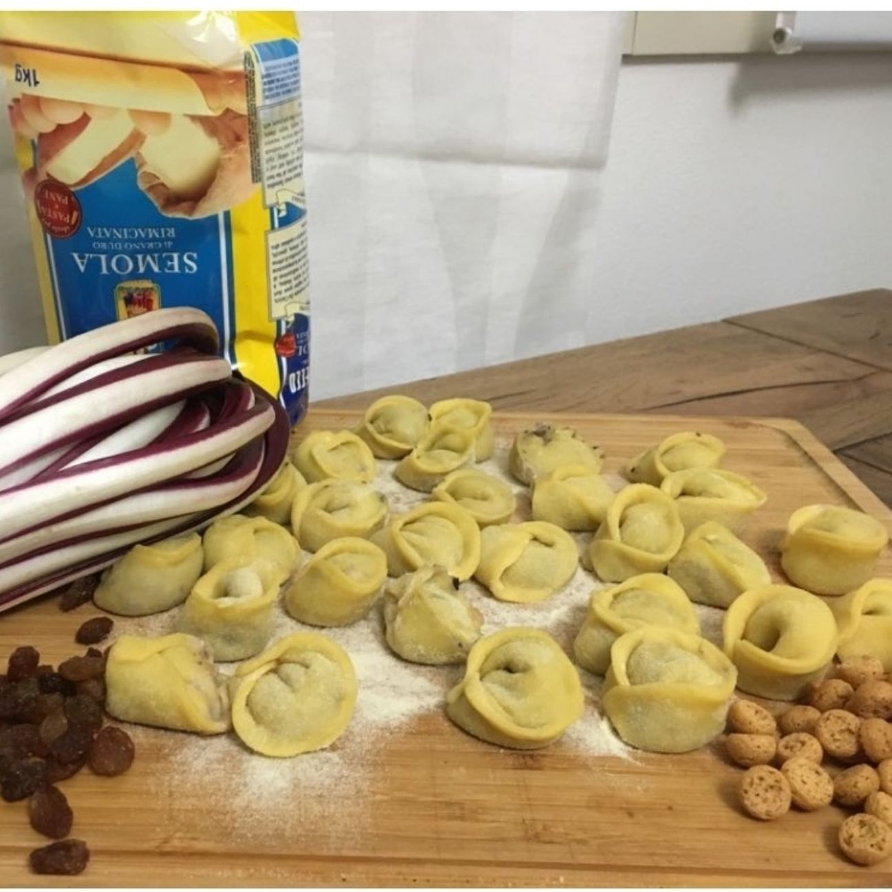 Tortilini radicchio e uvetta e amaretti