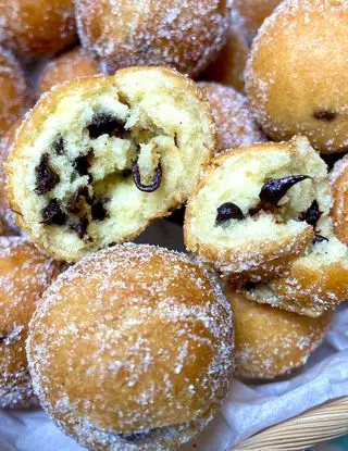 Ricetta Castagnole con gocce di cioccolato di angolodelcibo