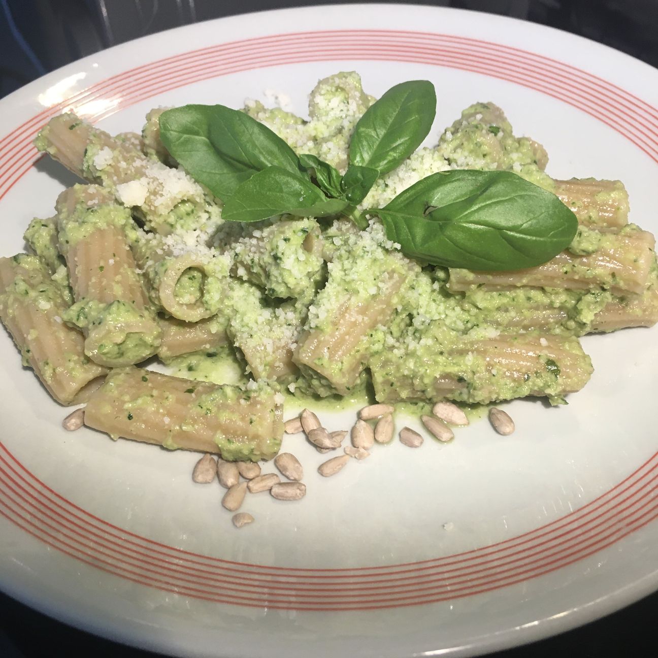 Pasta con pesto di zucchine