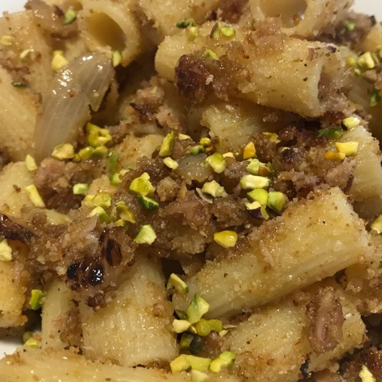 Rigatoni con tonno croccante