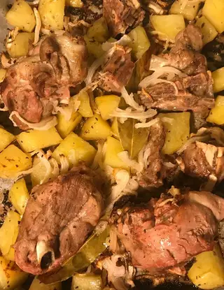 Ricetta Agnello al forno con cipolle e patate		          (per 1 persona) di maurizio765