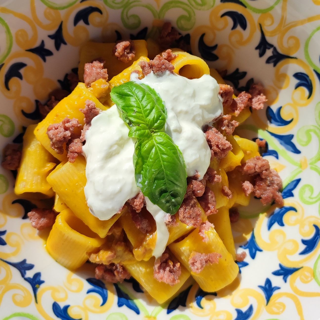 Mezzi Paccheri, Crema di Zucca, Salsiccia e Stracciatella