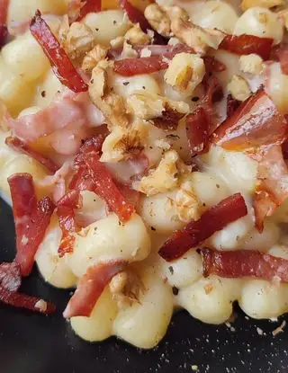 Ricetta GNOCCHI CON FONDUTA DI PECORINO SPECK E NOCI di FraiFornelli