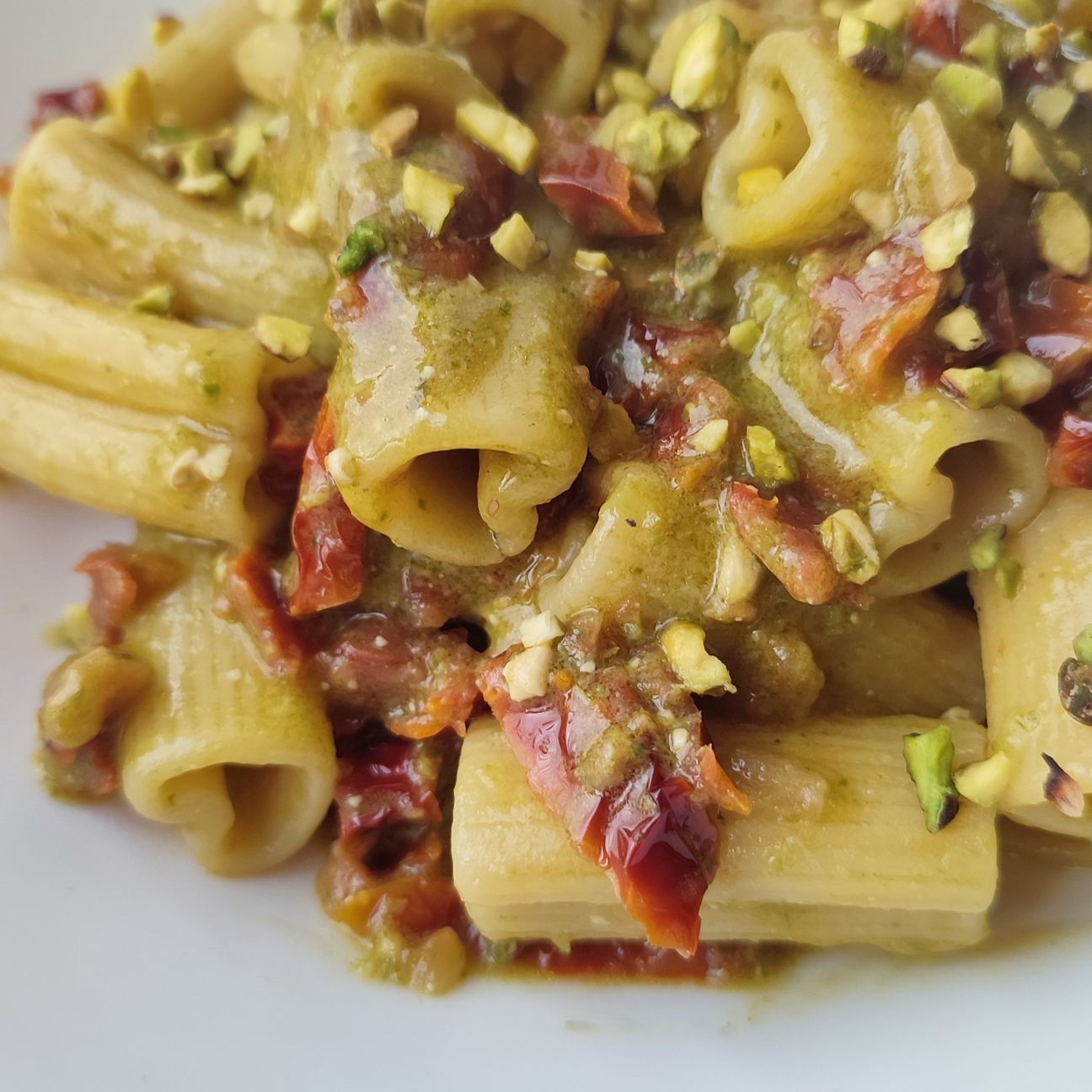 RIGACUORI PESTO DI PISTACCHIO E POMODORI SECCHI