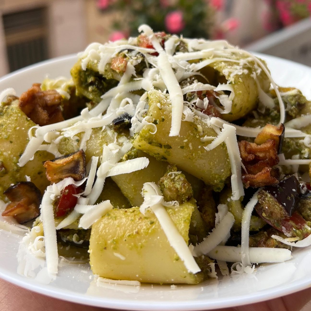 PACCHERI PESTO, MELANZANE E CACIORICOTTA