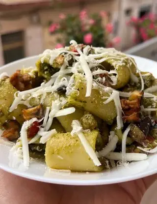 Ricetta PACCHERI PESTO, MELANZANE E CACIORICOTTA di FraiFornelli