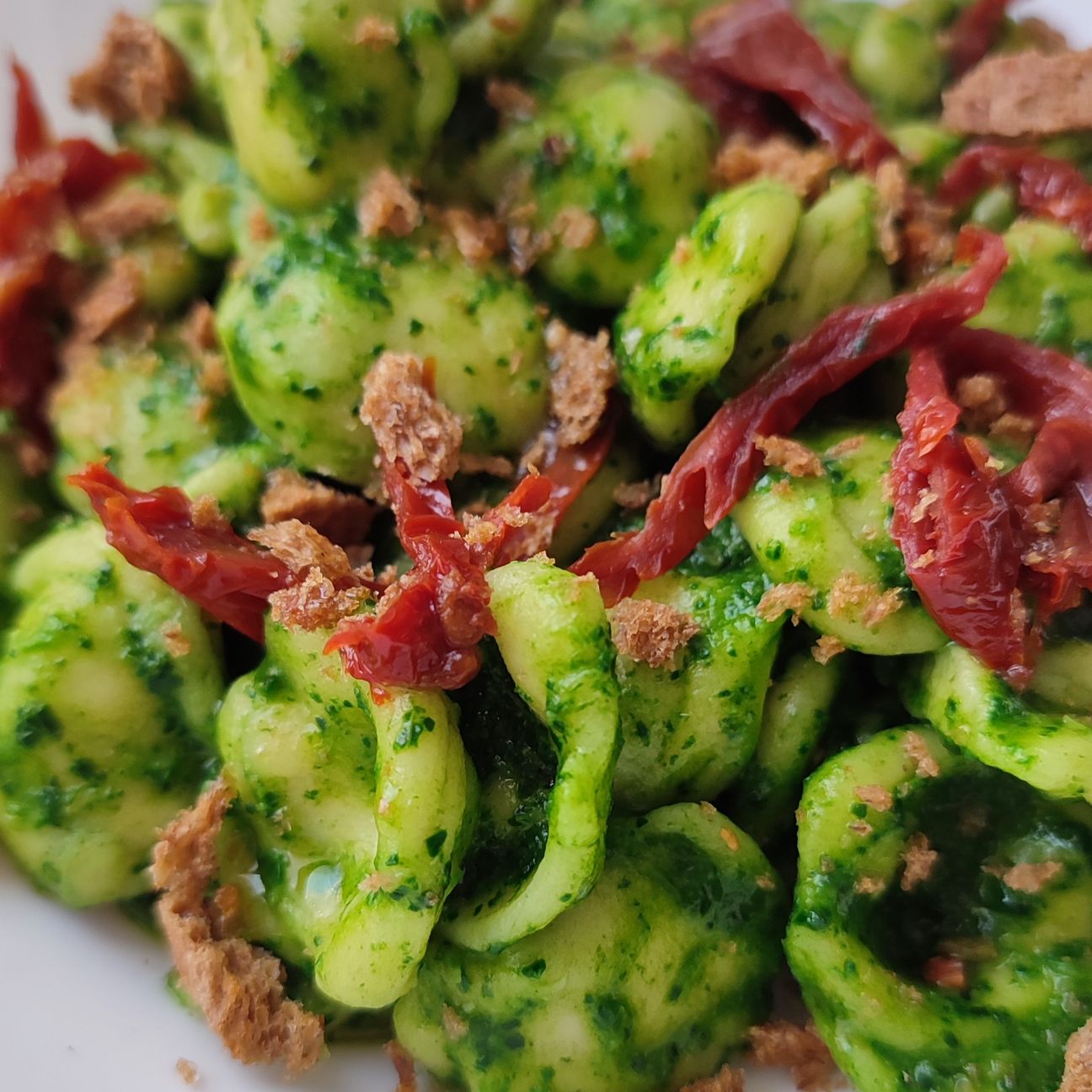 ORECCHIETTE, CAVOLO NERO, POMODORI SECCHI E TARALLO