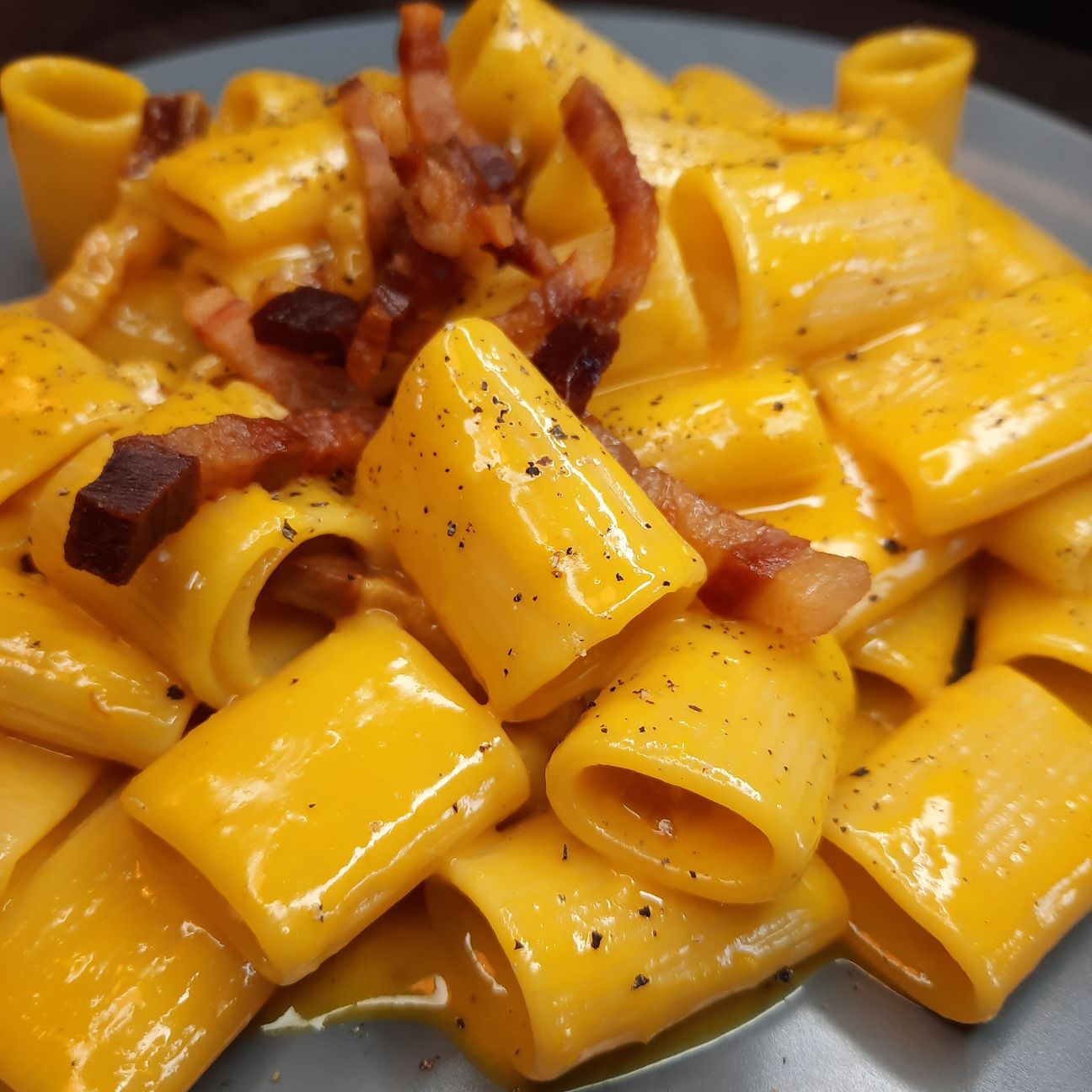 Carbonara con crema di pecorino
