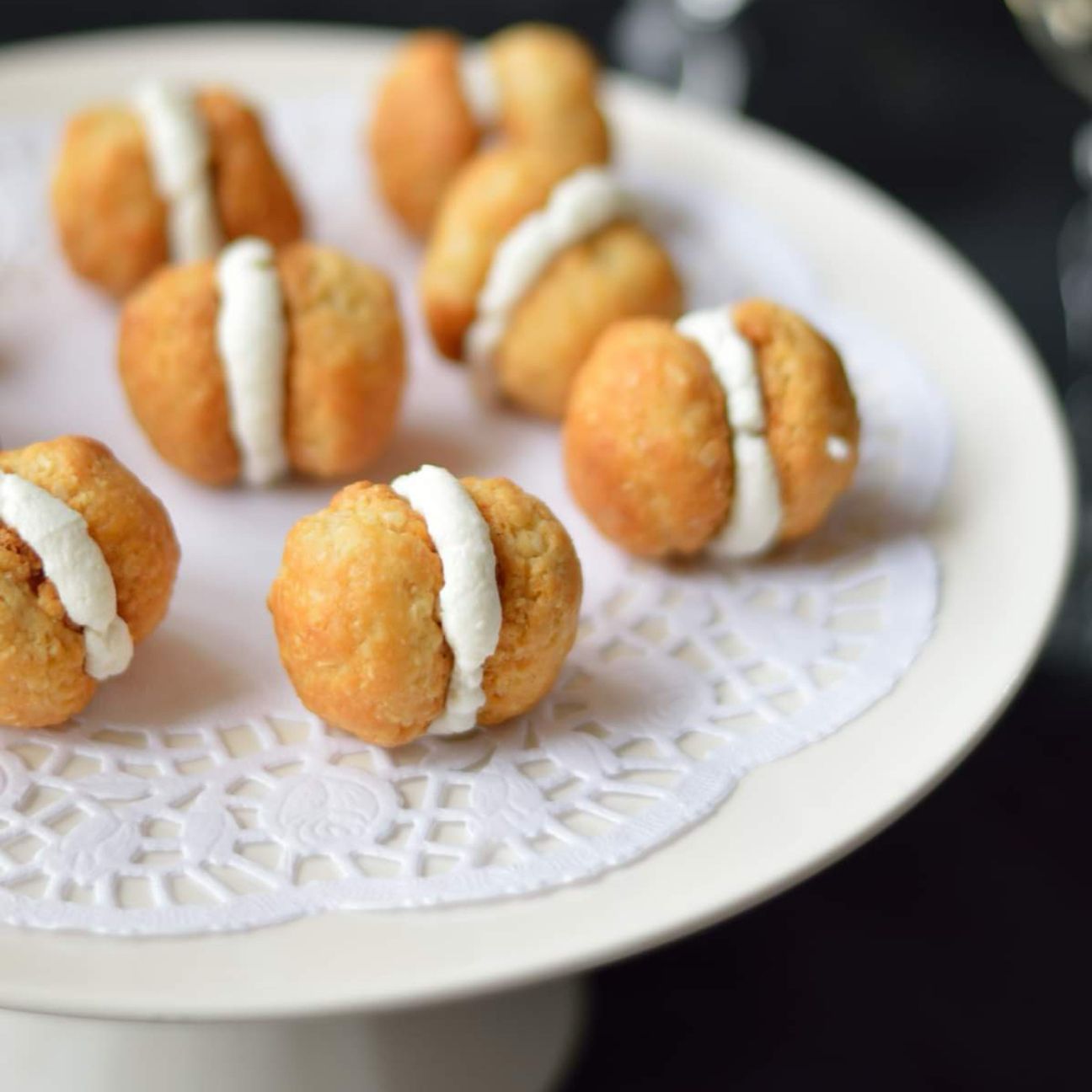 Baci di dama salati al parmigiano