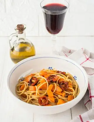 Ricetta SPAGHETTI INTEGRALI CON ZUCCA E POMODORINI CONFIT di lemilleeunabontadifranci