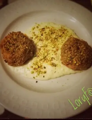 Ricetta Polpette di pane al forno su letto di Fonduta di Provolone del Monaco e crunch di pistacchi di loryf83