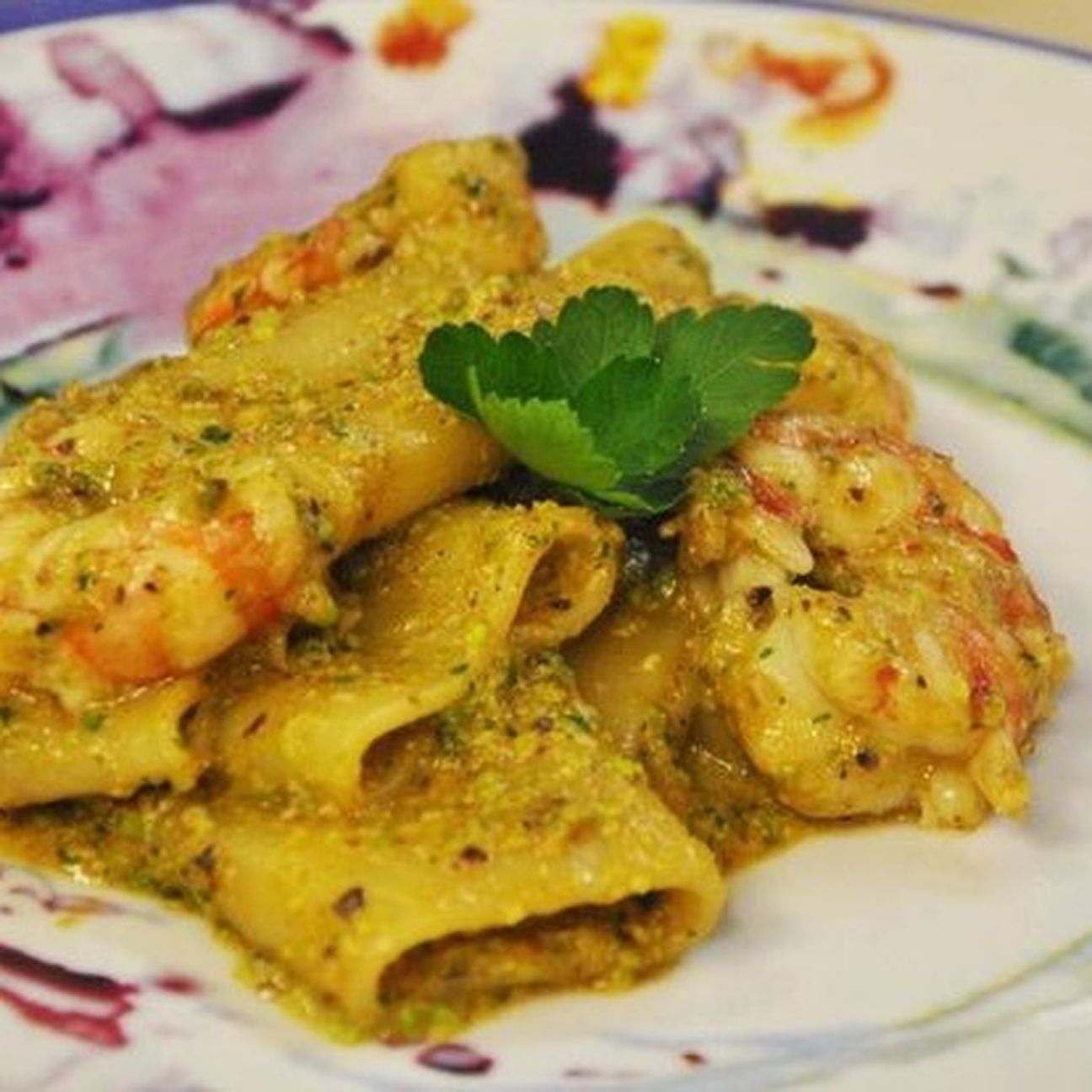 Paccheri con pesto di pistacchi e gamberi